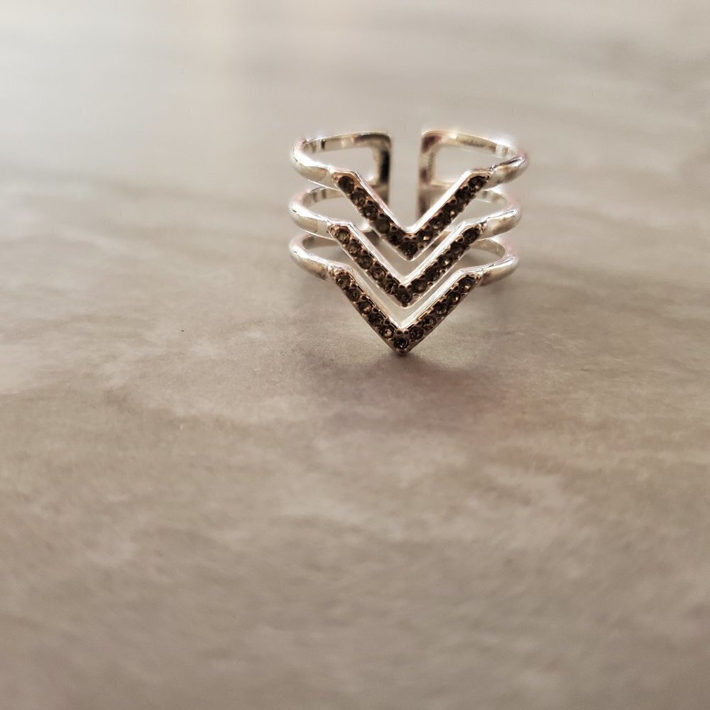 ✨ Stella & Dot Silver Rhinestones Crystals Pave Modern Minimalist ring Size 6 ✨ - Picture 2 of 9